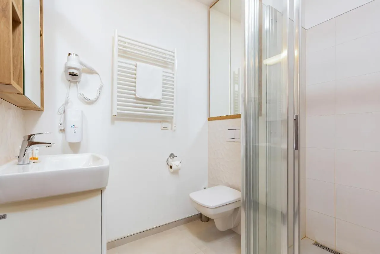 Wolska Residence Apartments With Parking By Noclegi Renters Варшава