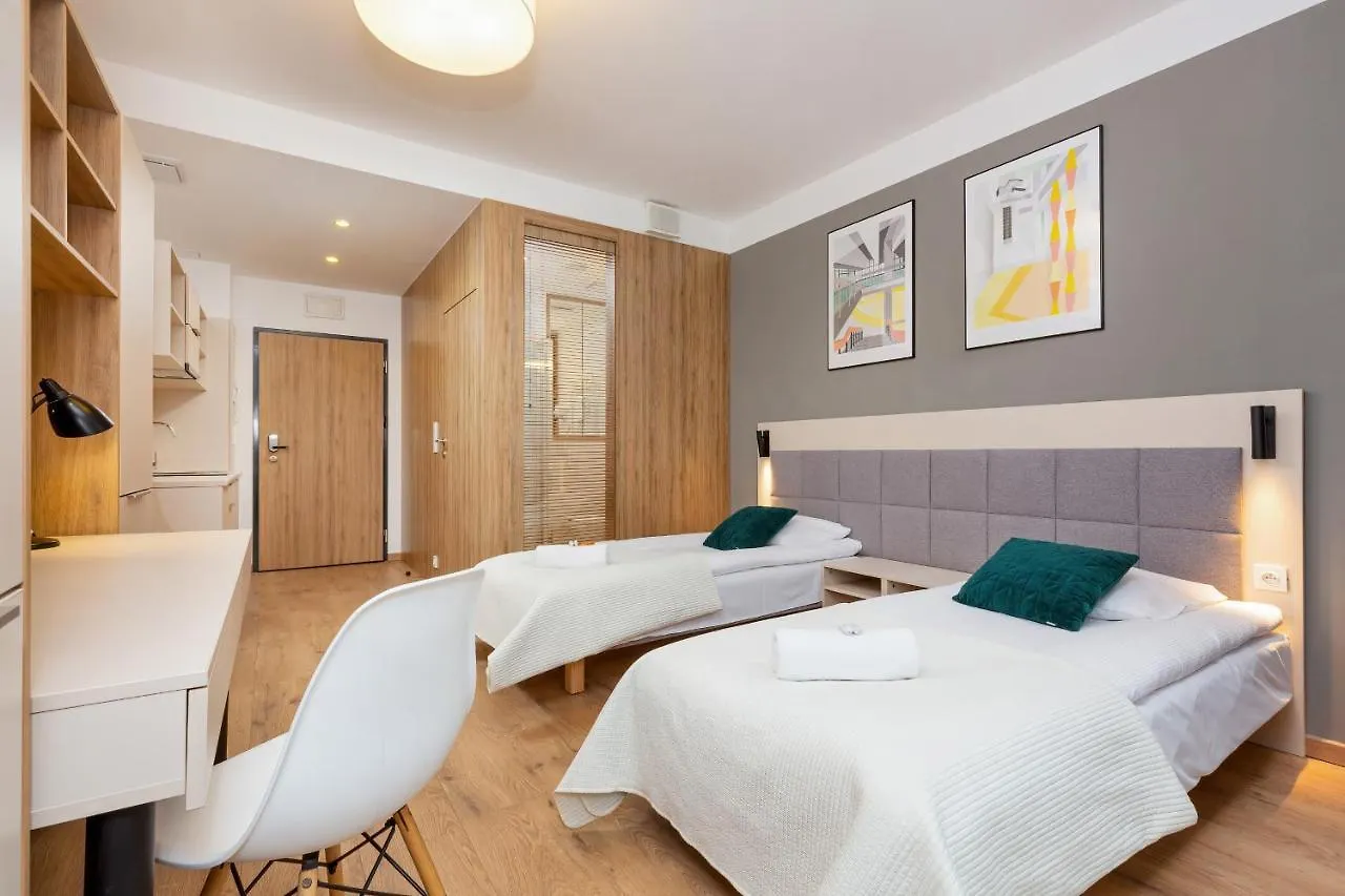 Wolska Residence Apartments With Parking By Noclegi Renters 바르샤바