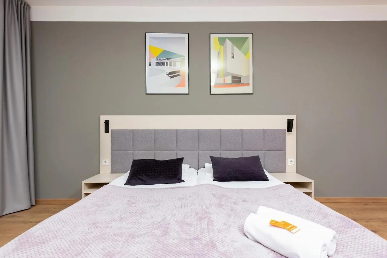 Wolska Residence Apartments With Parking By Noclegi Renters 바르샤바 폴란드